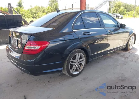 2013 Mercedes-Benz C 250 Sport из США, поврежденный, VIN WDDGF4HB3DR248499